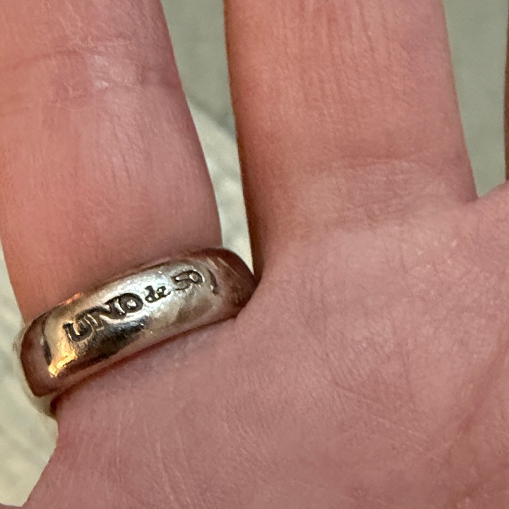 UNO de 50 Silver Ring with Iridescent Teardrop - Picture 2 of 6